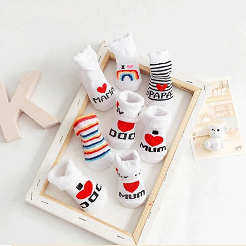 春夏ベビーガールズボーイズ綿ソフト暖かい靴下新生児幼児レター - Baby Clothing Gender Neutral のレビューと価格